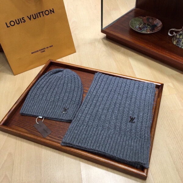 Louis Vuitton Beanie & Scarf Set In Grey 