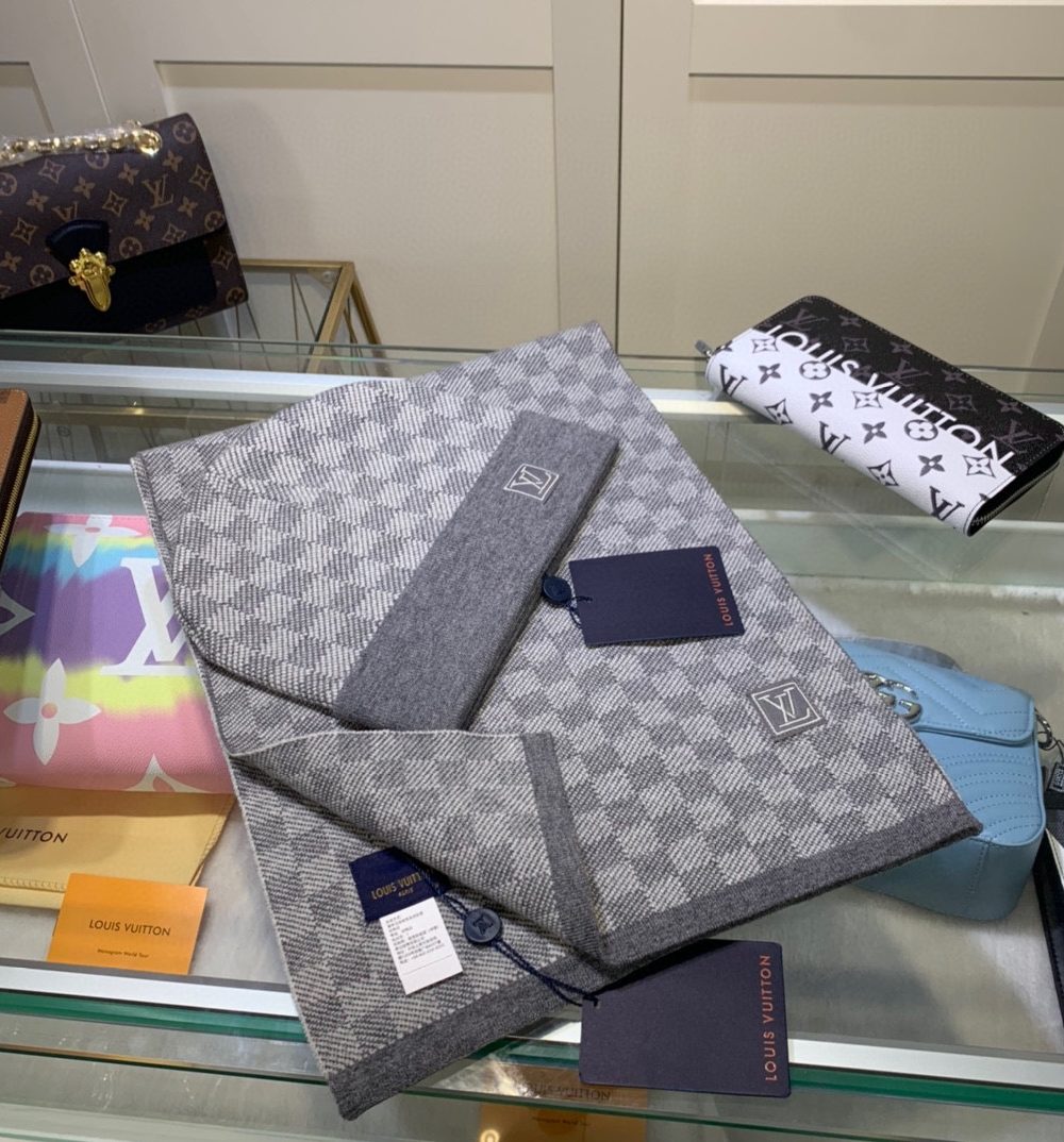 Louis Vuitton Beanie & Scarf Set In Grey 