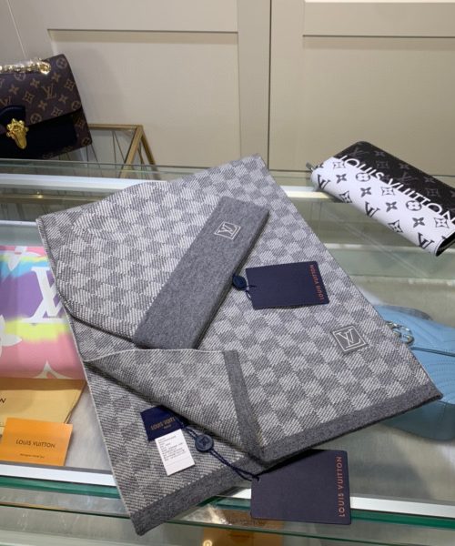 Louis Vuitton Beanie & Scarf Set In Grey 