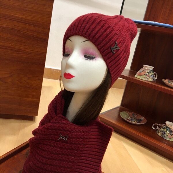Louis Vuitton Beanie & Scarf Set In Red