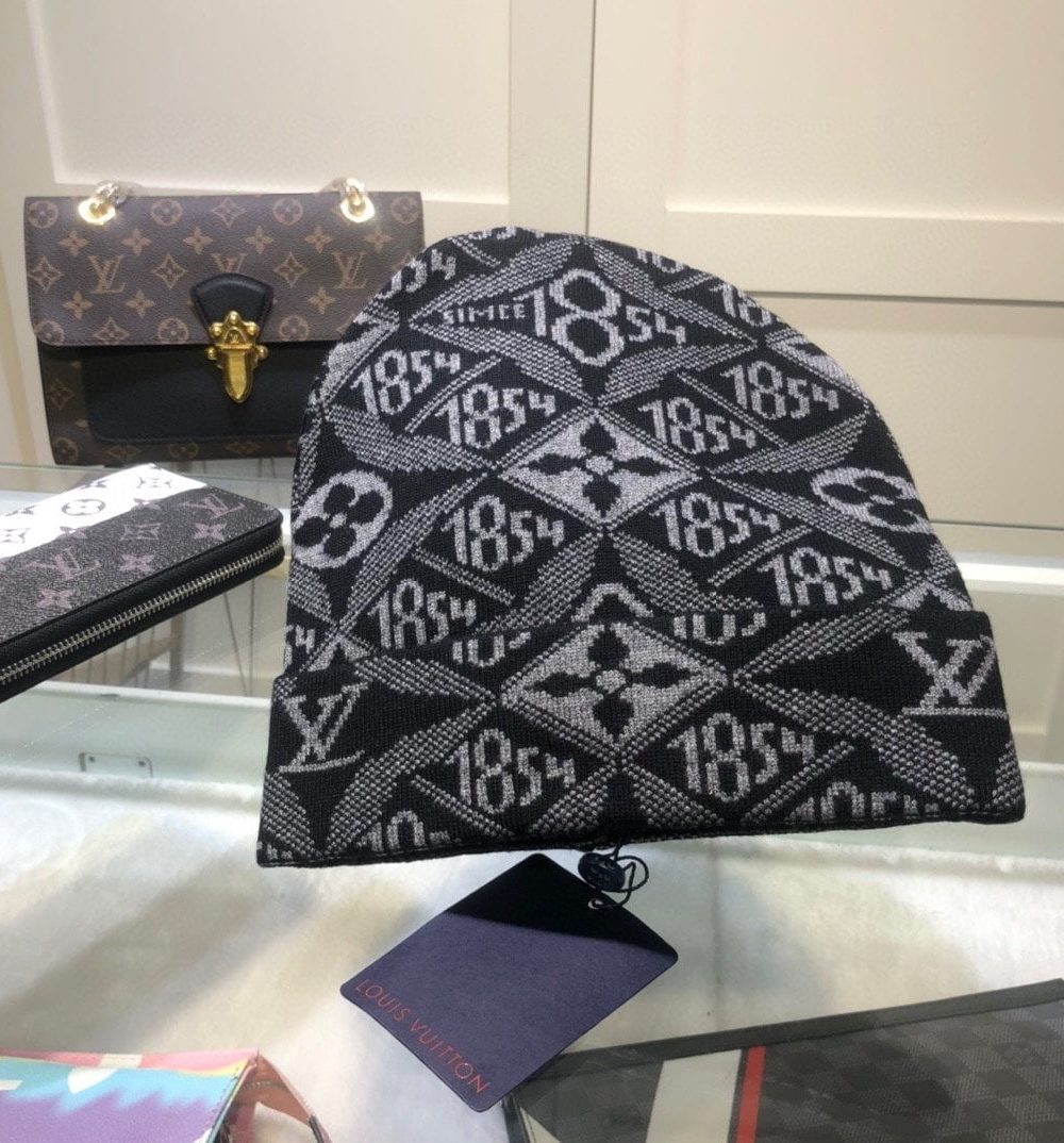 Louis Vuitton Beanie In Black LV Headwear