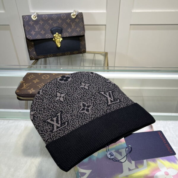 Louis Vuitton Beanie In Black LV Headwear