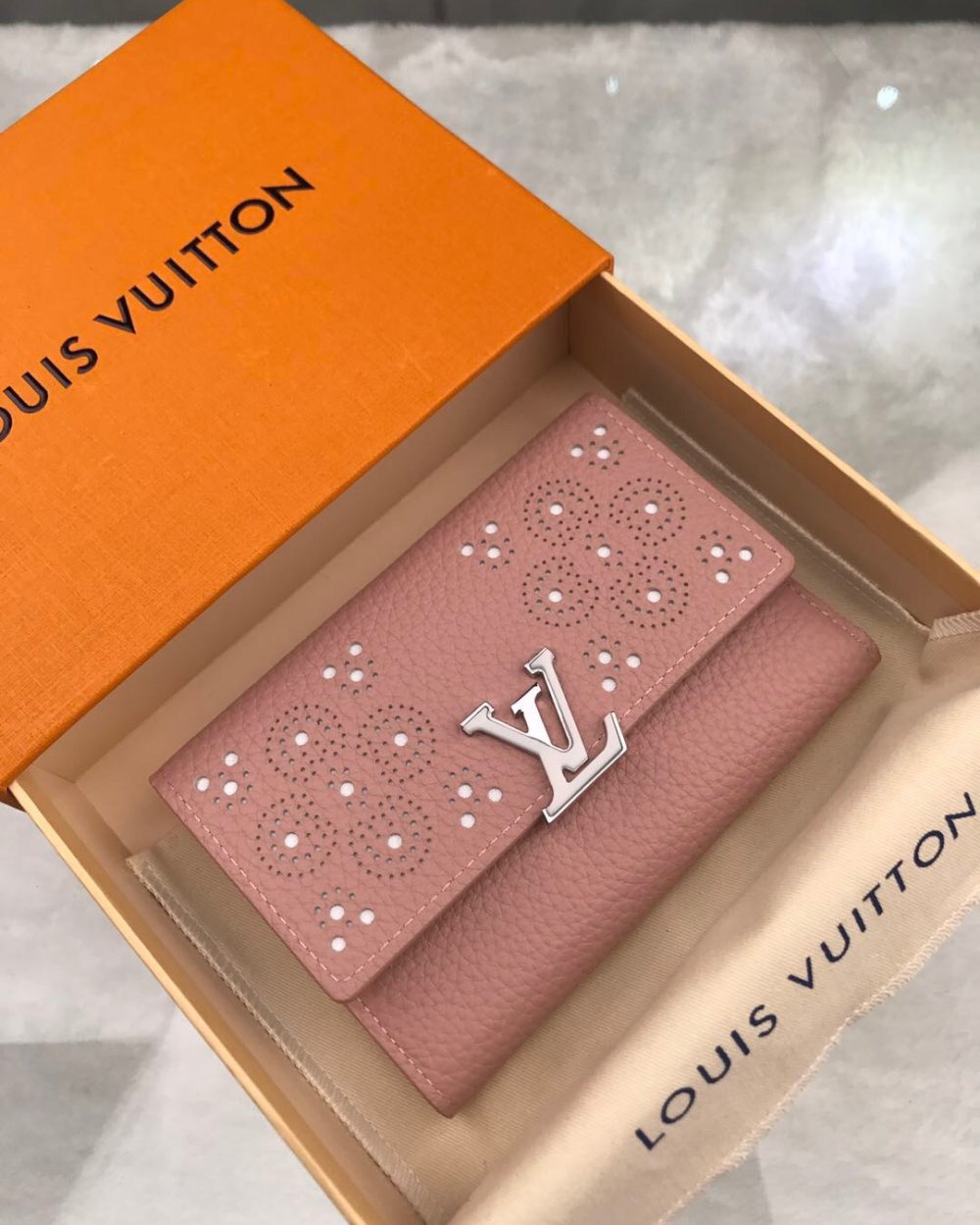 1:1 Replica Louis Vuitton Capucines Sweet Brogues Taurillon Pink For Women, Women's Wallets 5.3in/13.5cm LV 