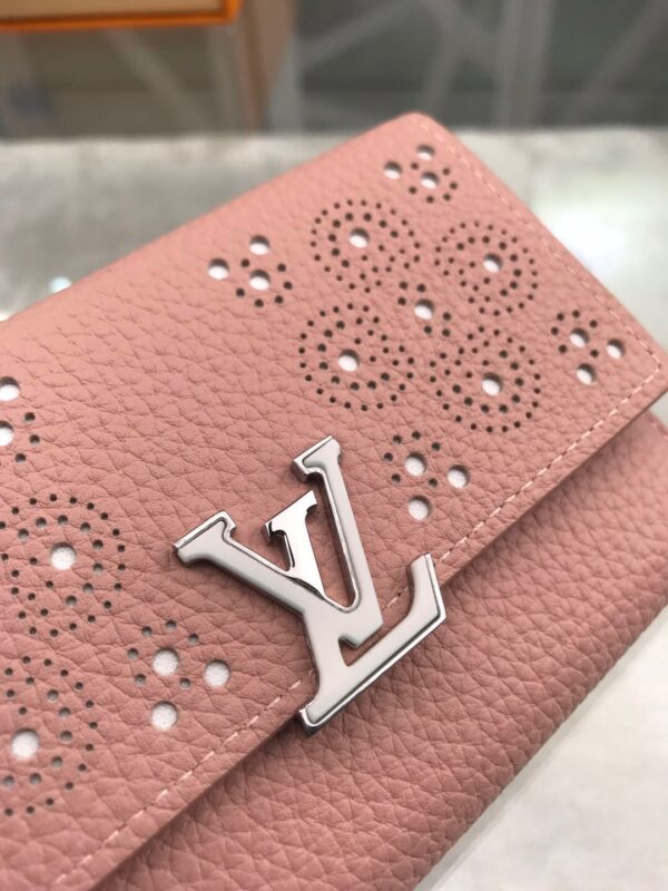 Louis Vuitton Capucines Sweet Brogues Taurillon Pink For Women, Women's Wallets 5.3in/13.5cm LV 