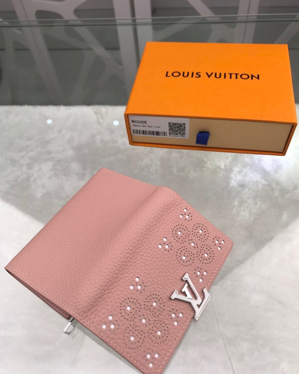 1:1 Replica Louis Vuitton Capucines Sweet Brogues Taurillon Pink For Women, Women's Wallets 5.3in/13.5cm LV 