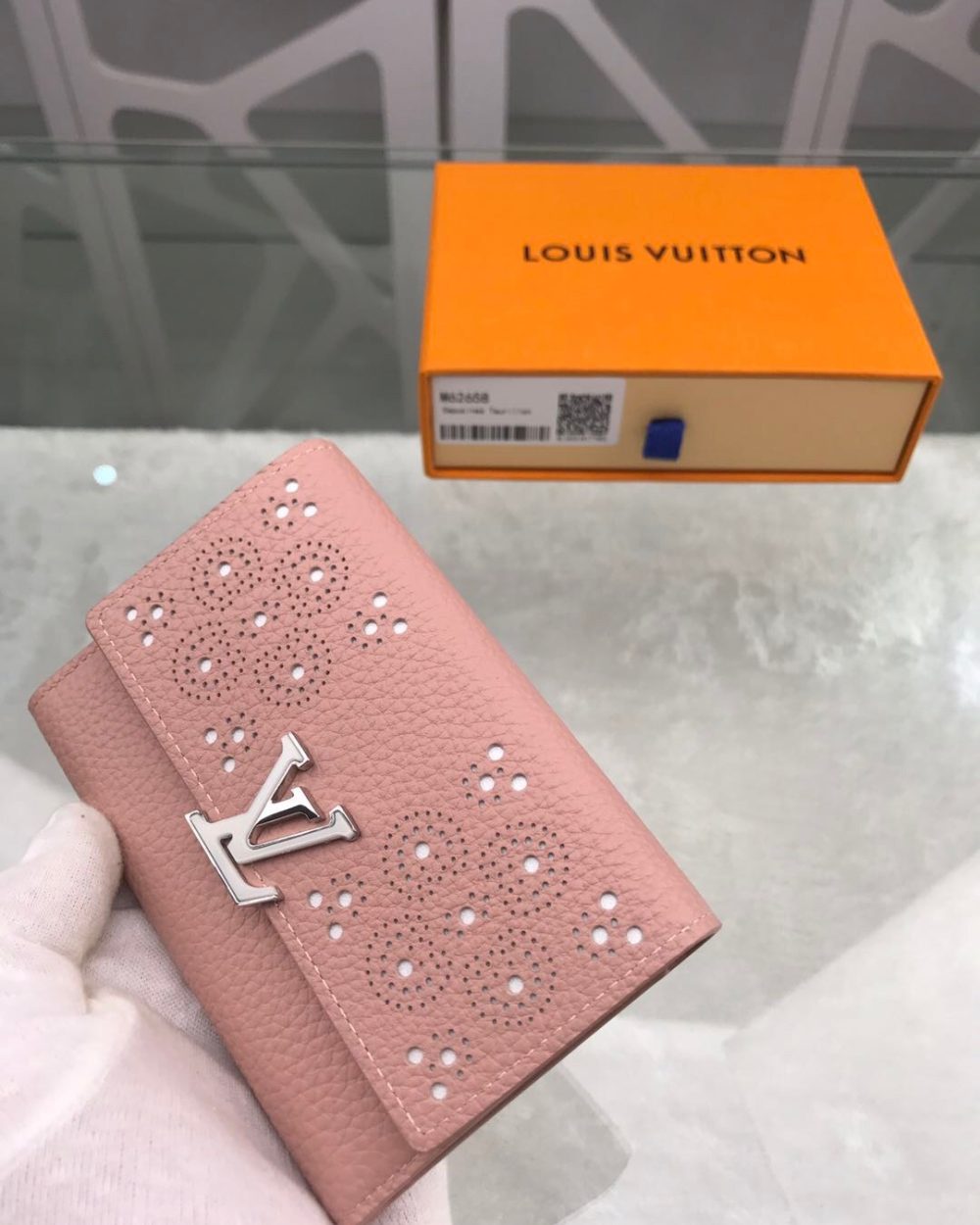 1:1 Replica Louis Vuitton Capucines Sweet Brogues Taurillon Pink For Women, Women's Wallets 5.3in/13.5cm LV 
