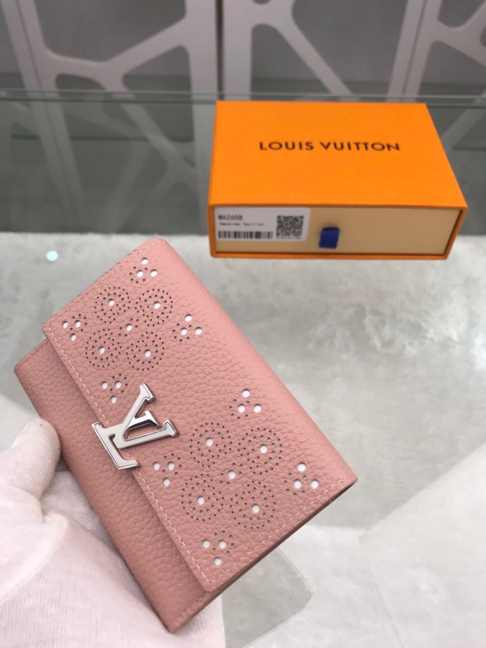 1:1 Replica Louis Vuitton Capucines Sweet Brogues Taurillon Pink For Women, Women's Wallets 5.3in/13.5cm LV  - Image 3
