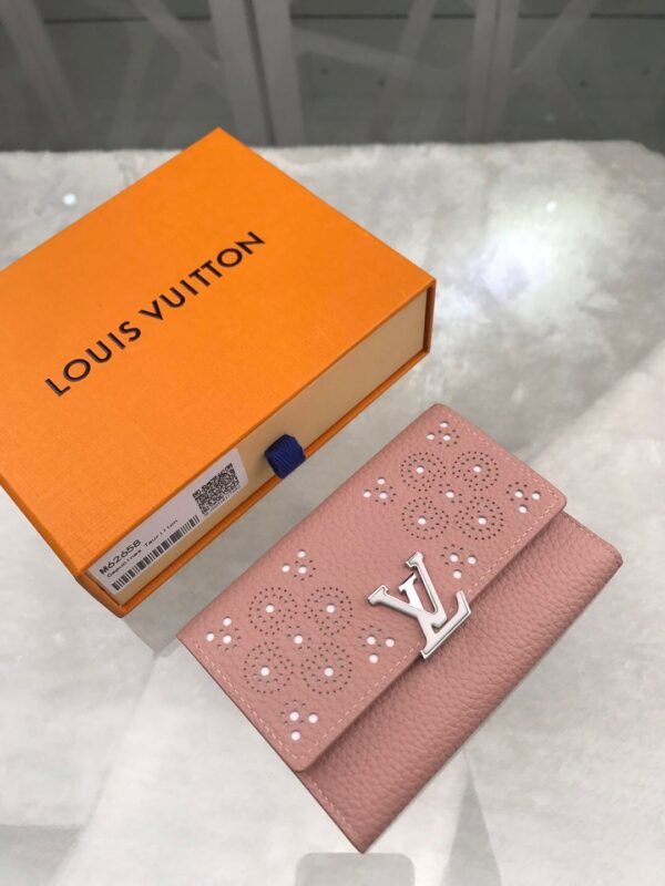 Louis Vuitton Capucines Sweet Brogues Taurillon Pink For Women, Women's Wallets 5.3in/13.5cm LV 
