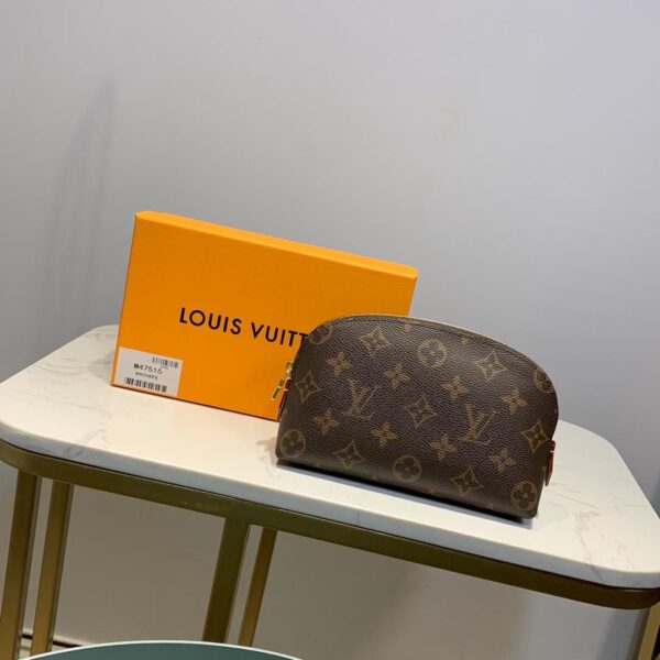 Louis Vuitton Cosmetic Pouch PM Monogram Canvas For Women, Women's Bags 7.5in/19cm LV M47515