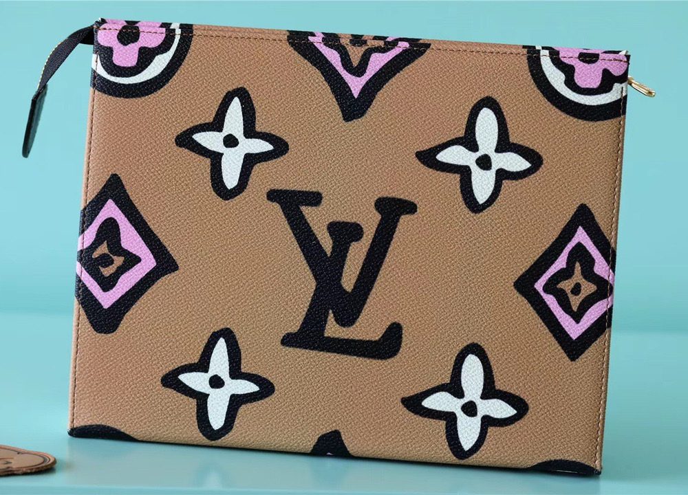 1:1 Replica Louis Vuitton Cosmetic Toiletry Pouch 26 Waxed Monogram Canvas Beige  For Women, Women's Wallets 9.8in/25cm LV M80752