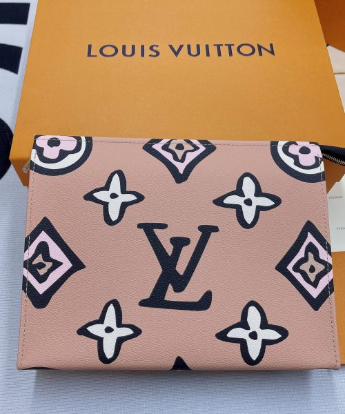 1:1 Replica Louis Vuitton Cosmetic Toiletry Pouch 26 Waxed Monogram Canvas Beige  For Women, Women's Wallets 9.8in/25cm LV M80752