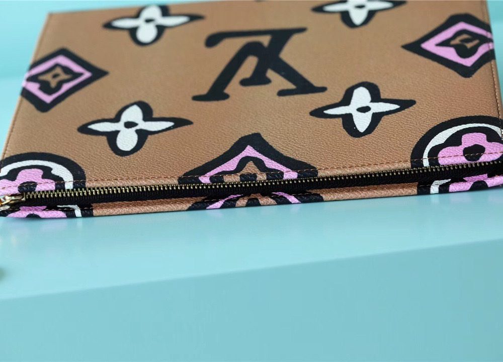 1:1 Replica Louis Vuitton Cosmetic Toiletry Pouch 26 Waxed Monogram Canvas Beige  For Women, Women's Wallets 9.8in/25cm LV M80752