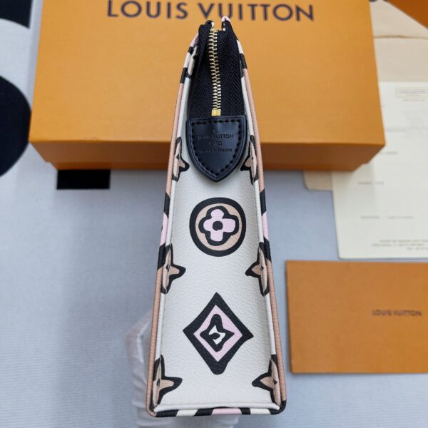 Louis Vuitton Cosmetic Toiletry Pouch 26 Waxed Monogram Canvas Beige  For Women, Women's Wallets 9.8in/25cm LV M80752