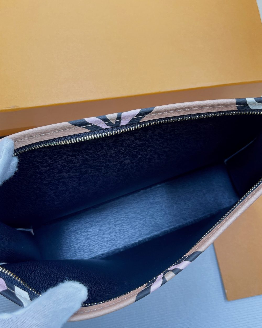 1:1 Replica Louis Vuitton Cosmetic Toiletry Pouch 26 Waxed Monogram Canvas Beige  For Women, Women's Wallets 9.8in/25cm LV M80752