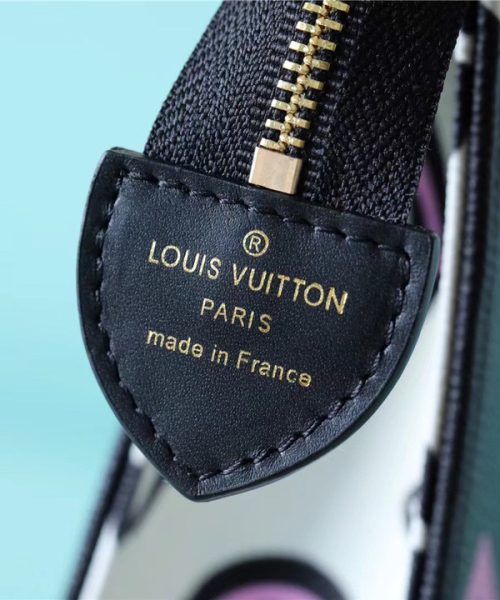 1:1 Replica Louis Vuitton Cosmetic Toiletry Pouch 26 Waxed Monogram Canvas Black For Women, Women's Wallets 9.8in/25cm LV M80751