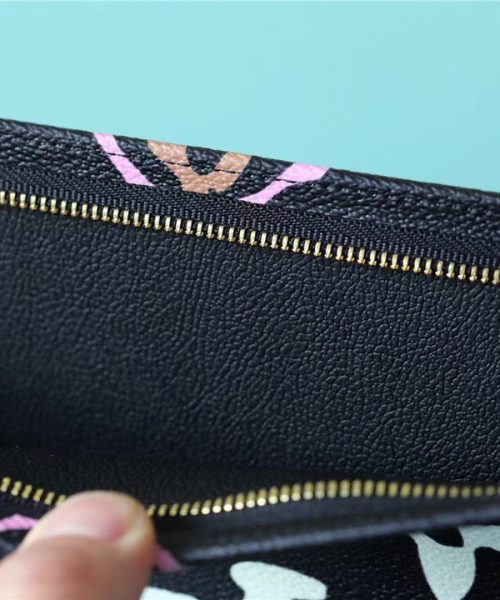 1:1 Replica Louis Vuitton Cosmetic Toiletry Pouch 26 Waxed Monogram Canvas Black For Women, Women's Wallets 9.8in/25cm LV M80751