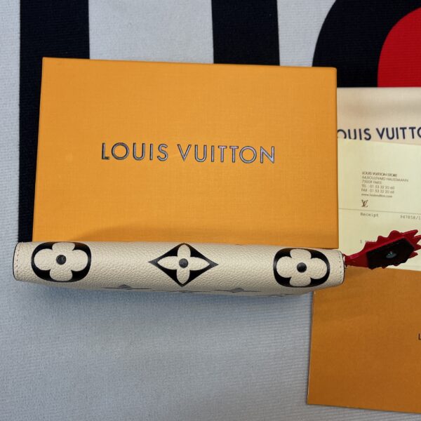 Louis Vuitton Crafty Pochette Felicie Monogram Empreinte White For Women, Women's Wallets 8.3in/21cm LV