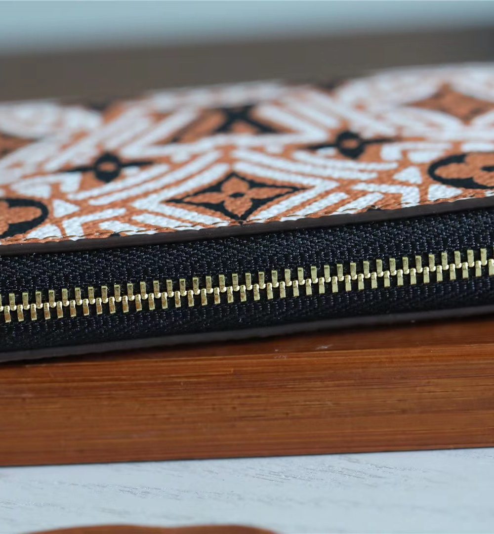 1:1 Replica Louis Vuitton Crafty Zippy Coin Purse Monogram Canvas For Women, Women's Wallets 4.3in/11cm LV M69496