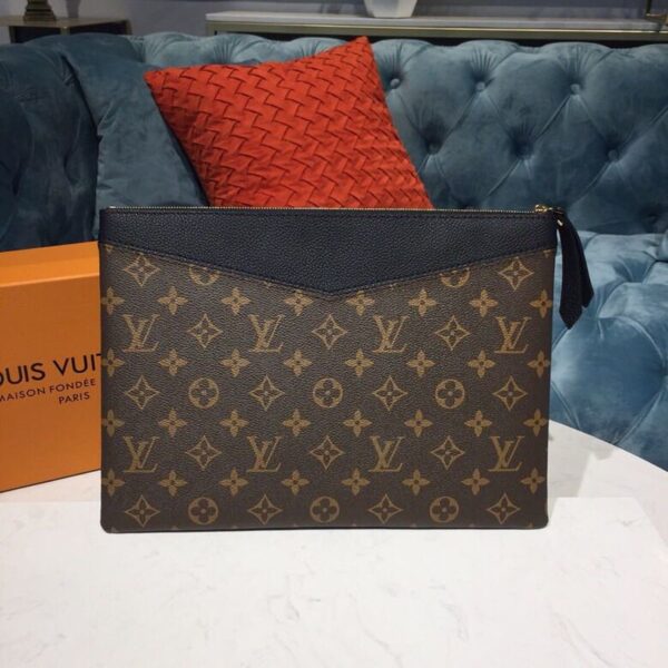 Louis Vuitton Daily Pouch Monogram Canvas For Women, Women's Wallet 11.6in/29.5cm LV M62048
