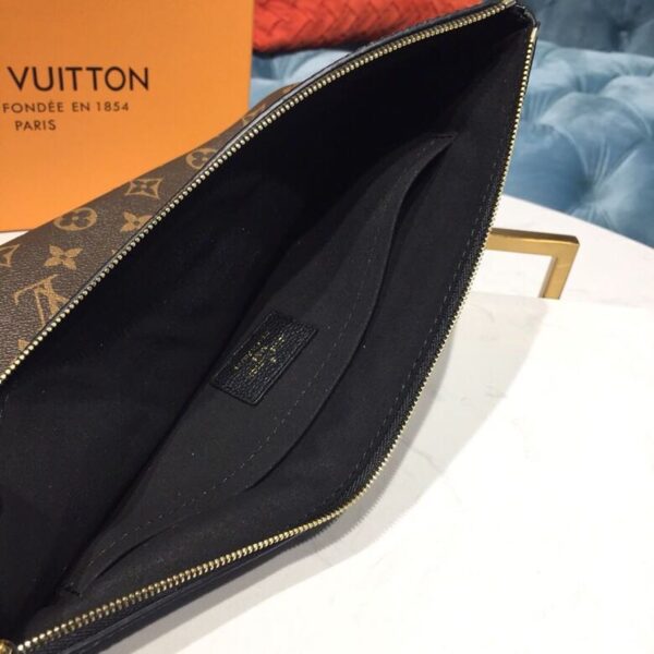 Louis Vuitton Daily Pouch Monogram Canvas For Women, Women's Wallet 11.6in/29.5cm LV M62048