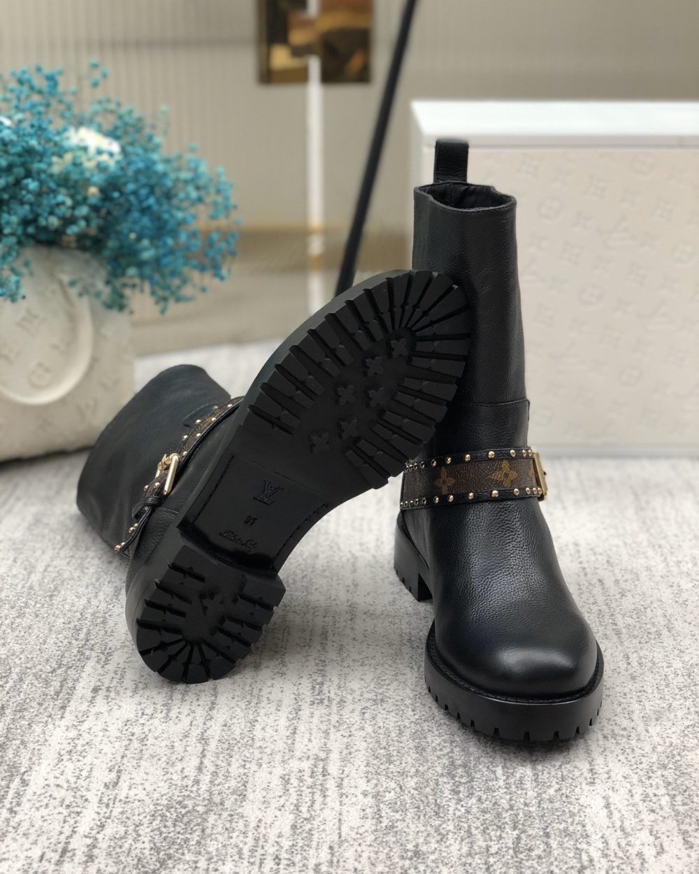 Louis Vuitton Discovery Flat Ankle Boot Black For Women LV