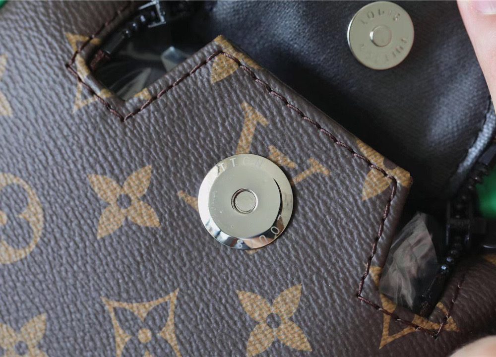 1:1 Replica Louis Vuitton Dopp Kit Poche Toilette Monogram Canvas By Virgil Abloh's Minty /Green For Women, Women's Wallets 11in/28cm LV M46253