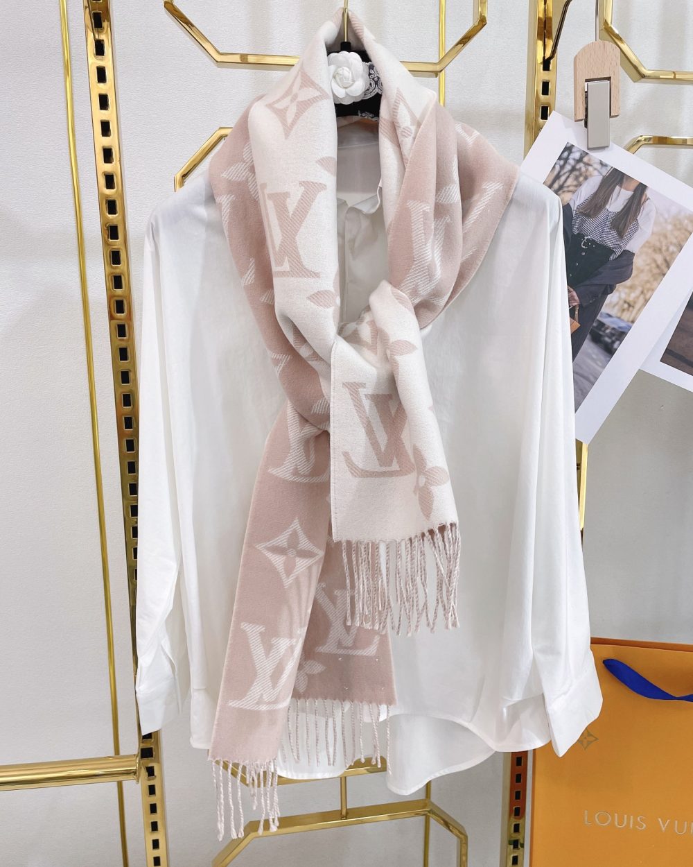 Louis Vuitton Essential Monogram Beige/Rose Scarf 180cm/71in M77854