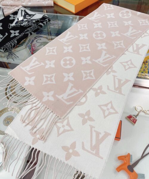 Louis Vuitton Essential Monogram Beige/Rose Scarf 180cm/71in M77854