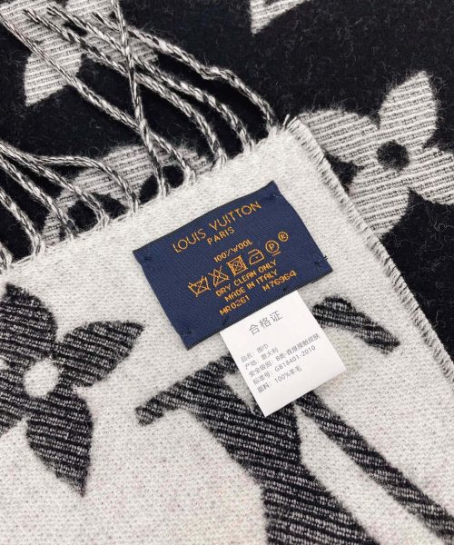 LV Essential Monogram Black/White Scarf