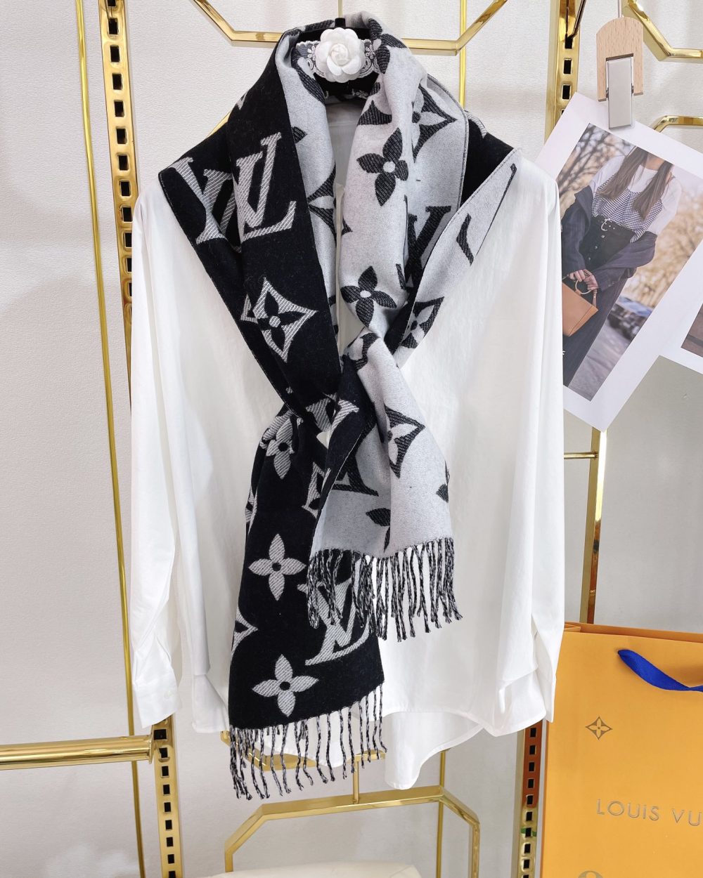 LV Essential Monogram Black/White Scarf