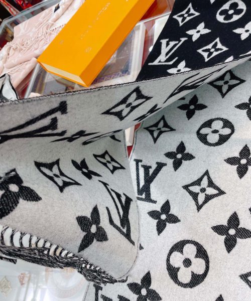 LV Essential Monogram Black/White Scarf