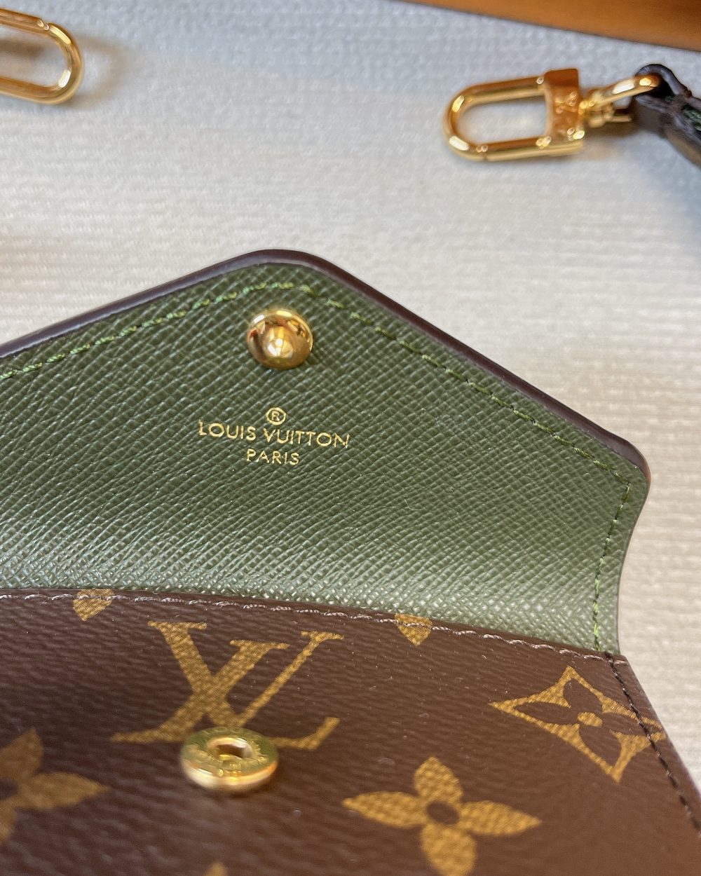 1:1 Replica Louis Vuitton Felicie Strap & Go Monogram Canvas Khaki Green For Women, Women's Wallets 6.7in/17cm LV M80091