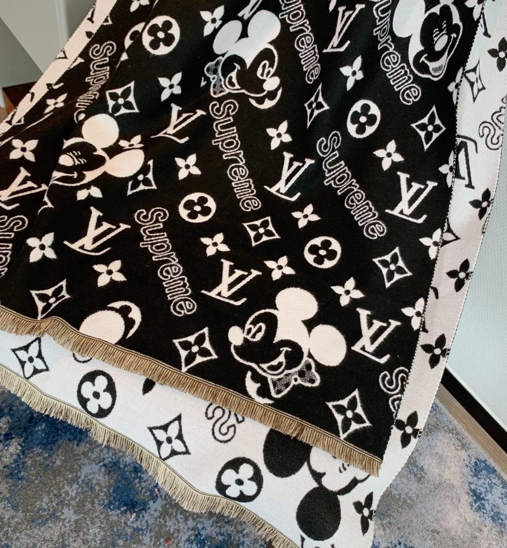 Louis Vuitton Game On Scarf Black 71in/180cm
