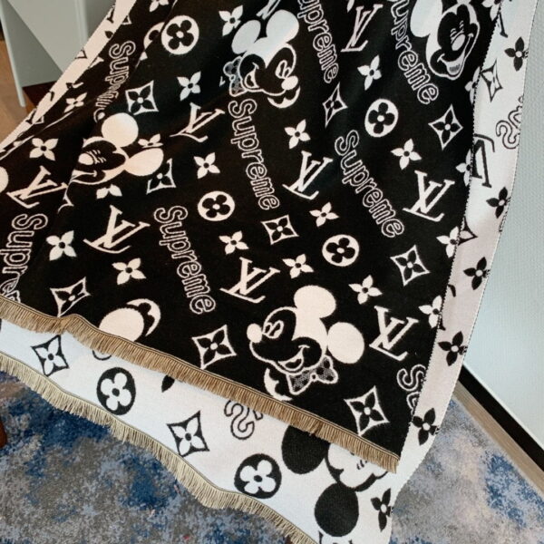 Louis Vuitton Game On Scarf Black 71in/180cm