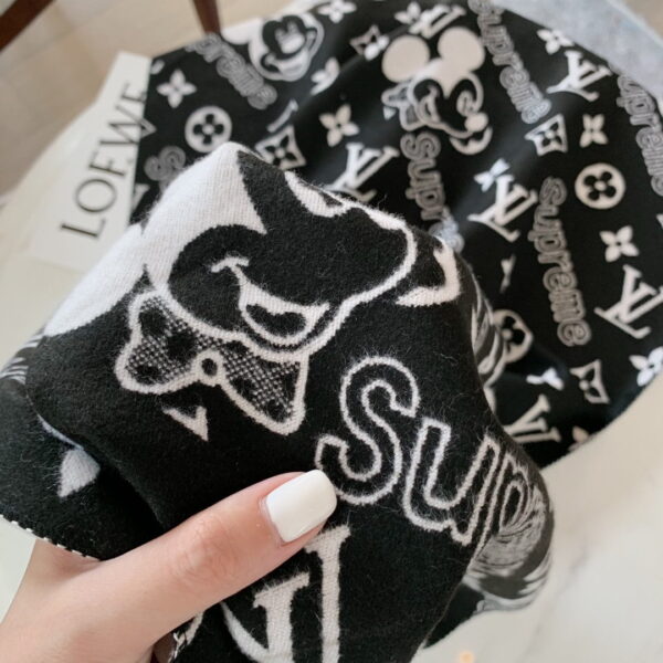 Louis Vuitton Game On Scarf Black 71in/180cm