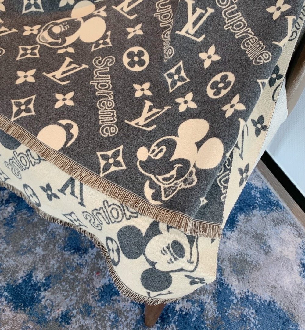 Louis Vuitton Game On Scarf Grey 71in/180cm