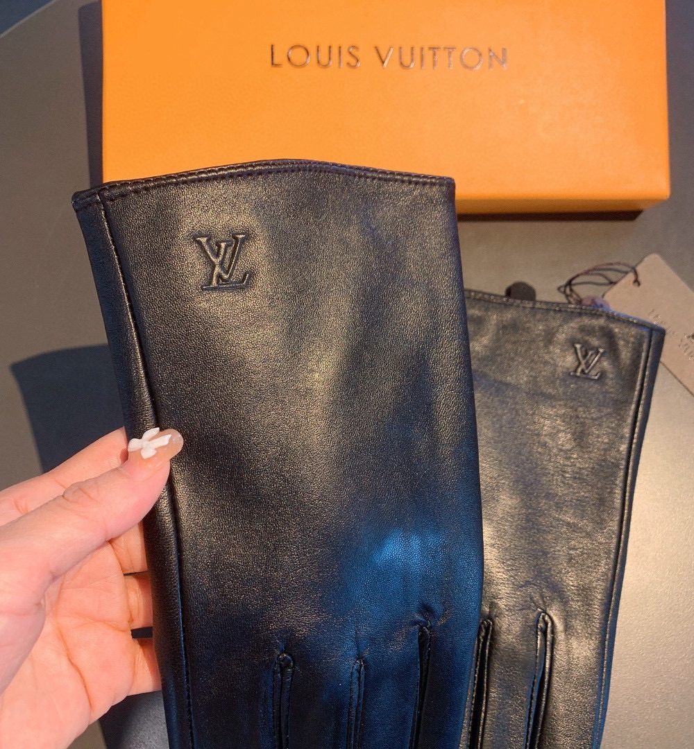 Louis Vuitton Gloves In Black