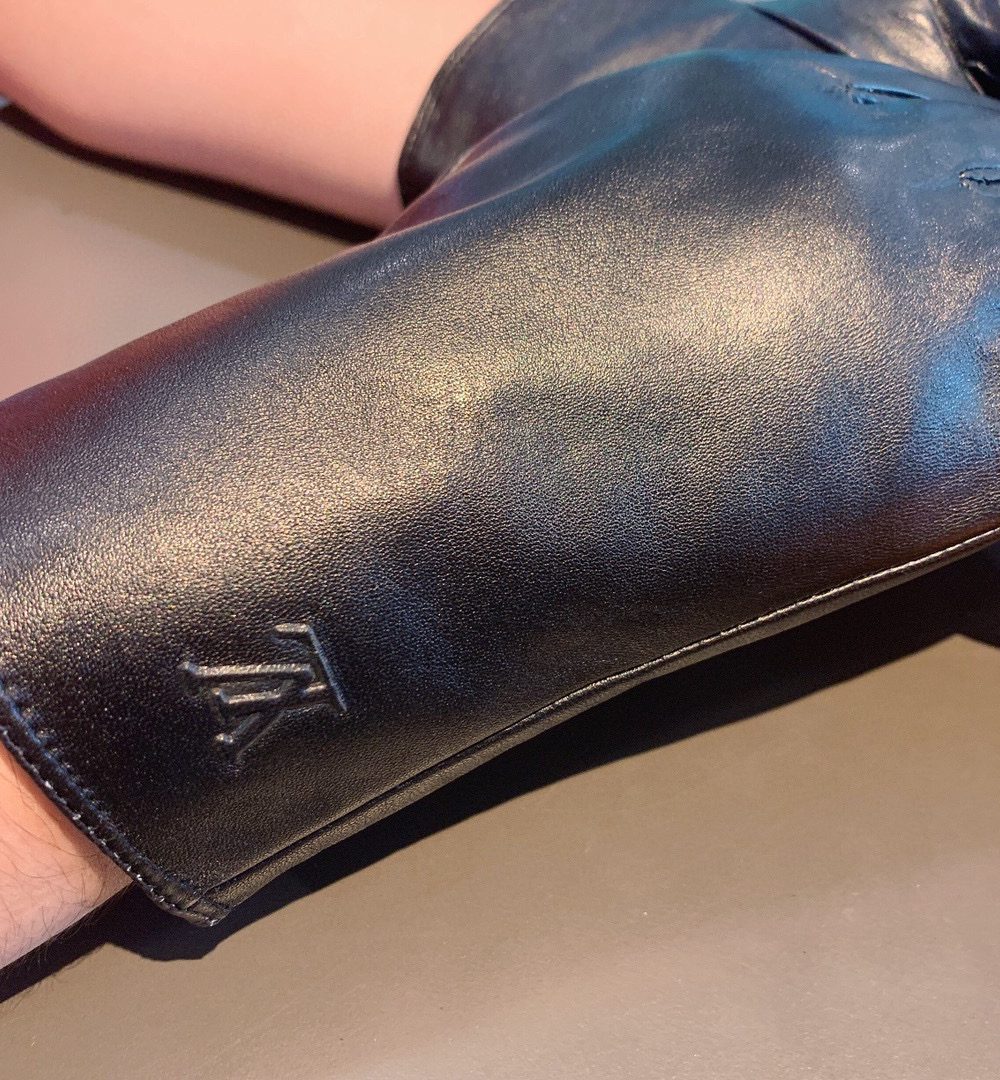 Louis Vuitton Gloves In Black