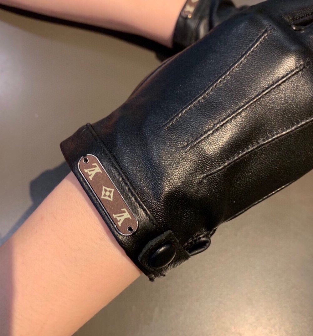 Louis Vuitton Gloves In Black