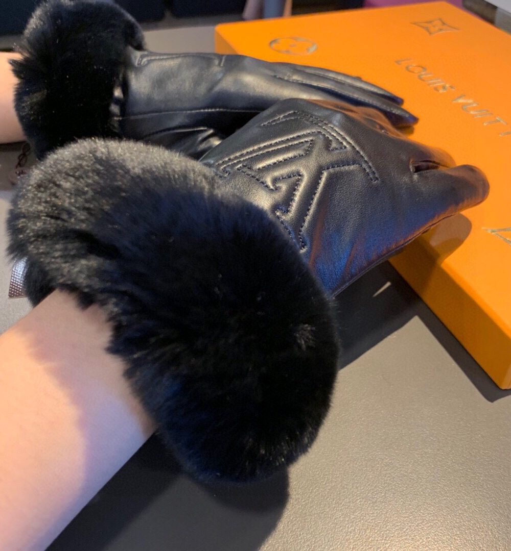 Louis Vuitton Gloves In Black