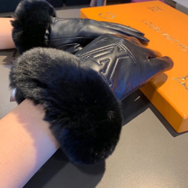 Louis Vuitton Gloves In Black