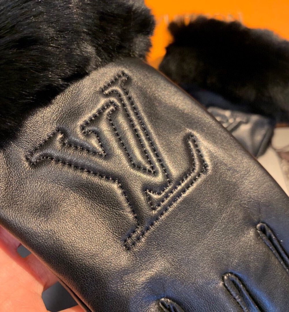 Louis Vuitton Gloves In Black