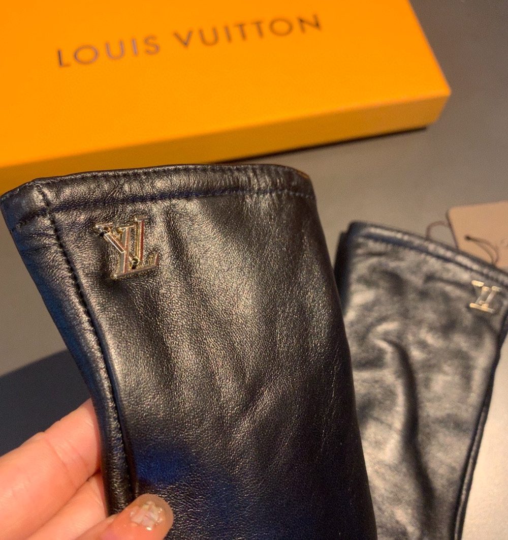 Louis Vuitton Gloves In Black