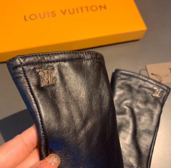 Louis Vuitton Gloves In Black