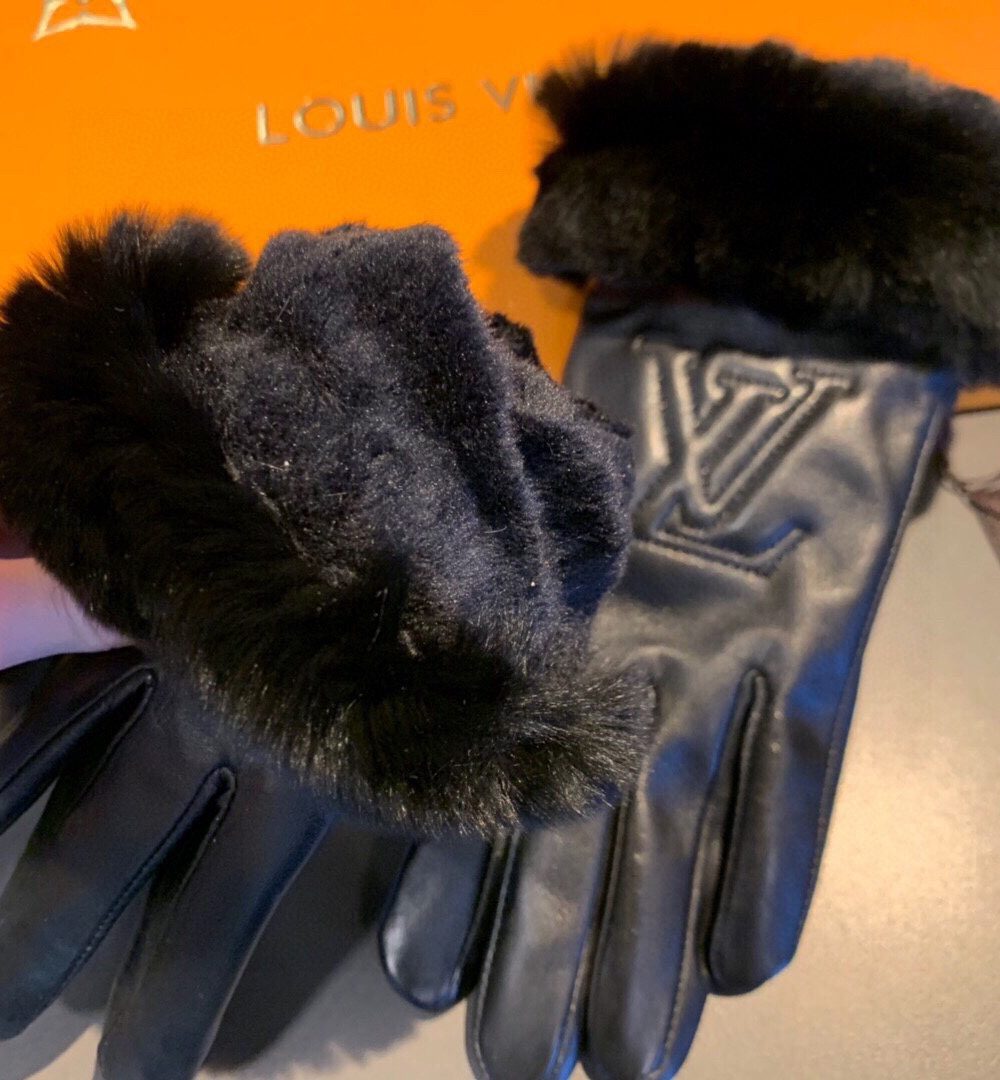Louis Vuitton Gloves In Black