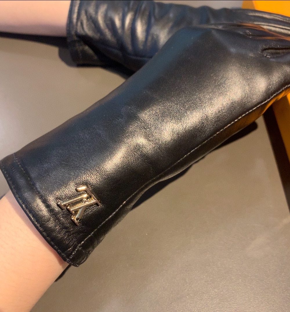 Louis Vuitton Gloves In Black