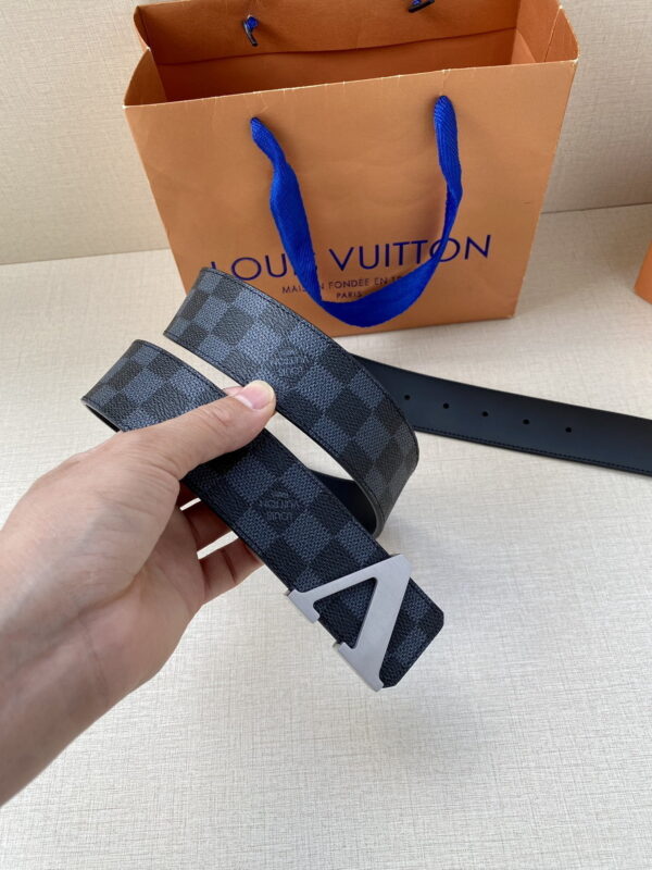 1:1 Replica Louis Vuitton Iconic Reversible LV Belt Black LV Women Belt