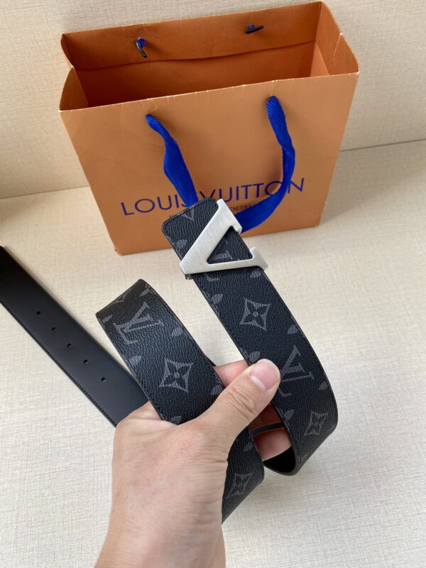 1:1 Replica Louis Vuitton Iconic Reversible LV Belt Black LV Women Belt