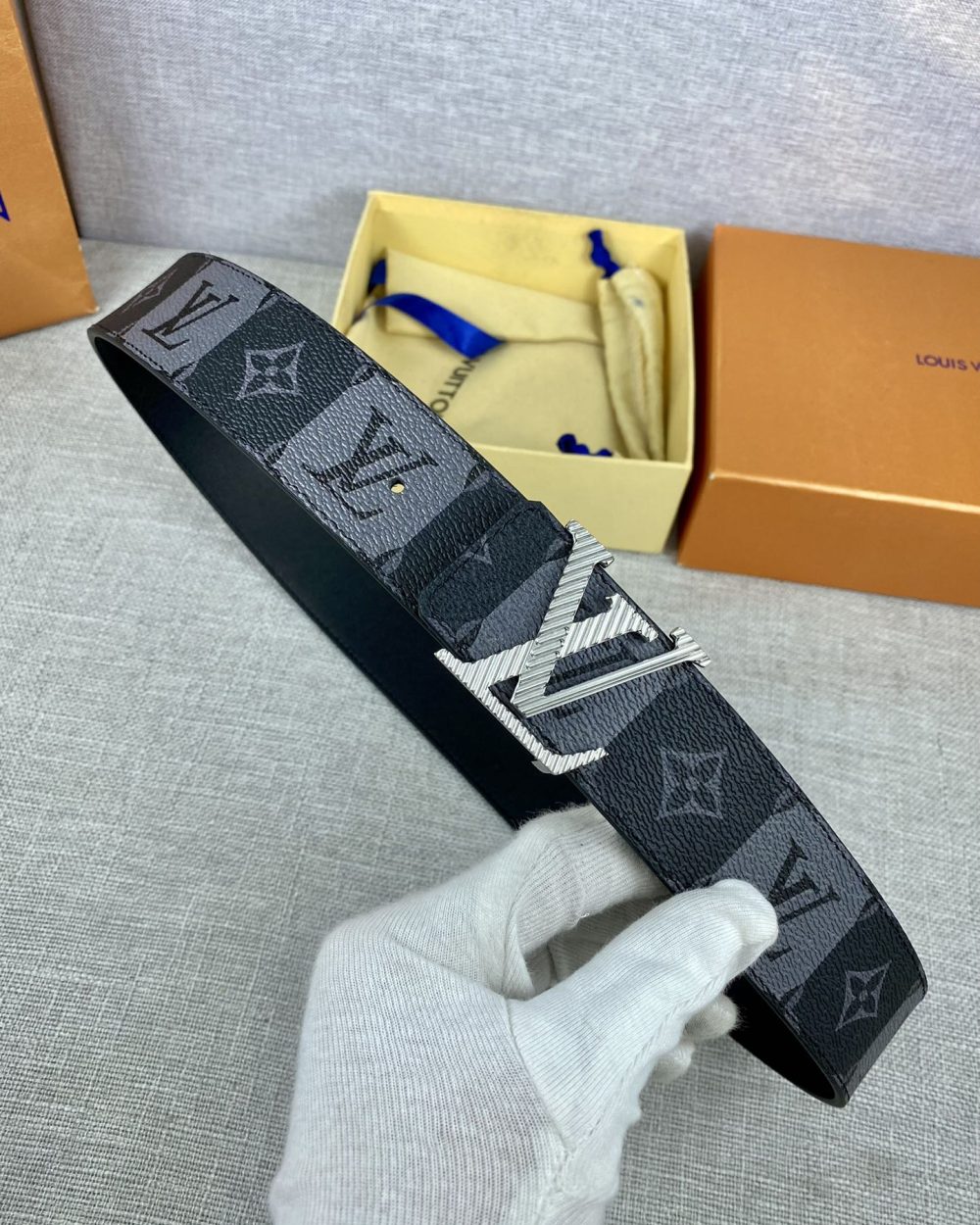 1:1 Replica Louis Vuitton Iconic Reversible LV Belt Black LV Women Belt
