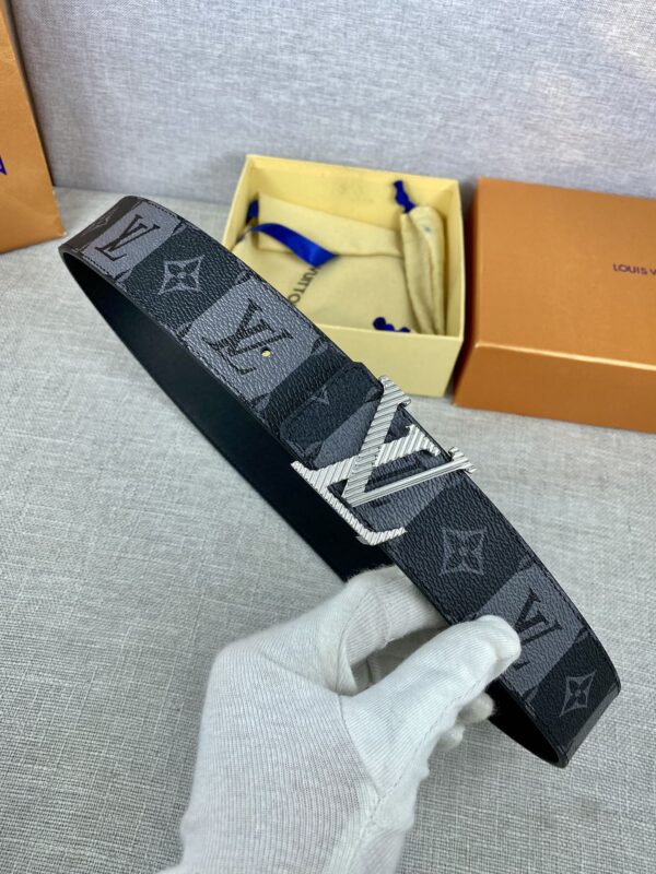 1:1 Replica Louis Vuitton Iconic Reversible LV Belt Black LV Women Belt
